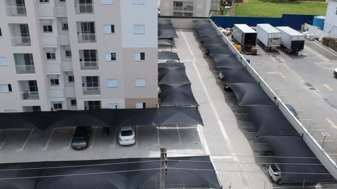 Vista aérea coberturas tela HDPE condomínio — FBM Dourado Vale do Paraíba