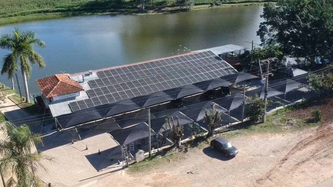 Leite na Pista, Tela HDPE, vista aérea do estacionamento, obra executada pela FBM Dourado