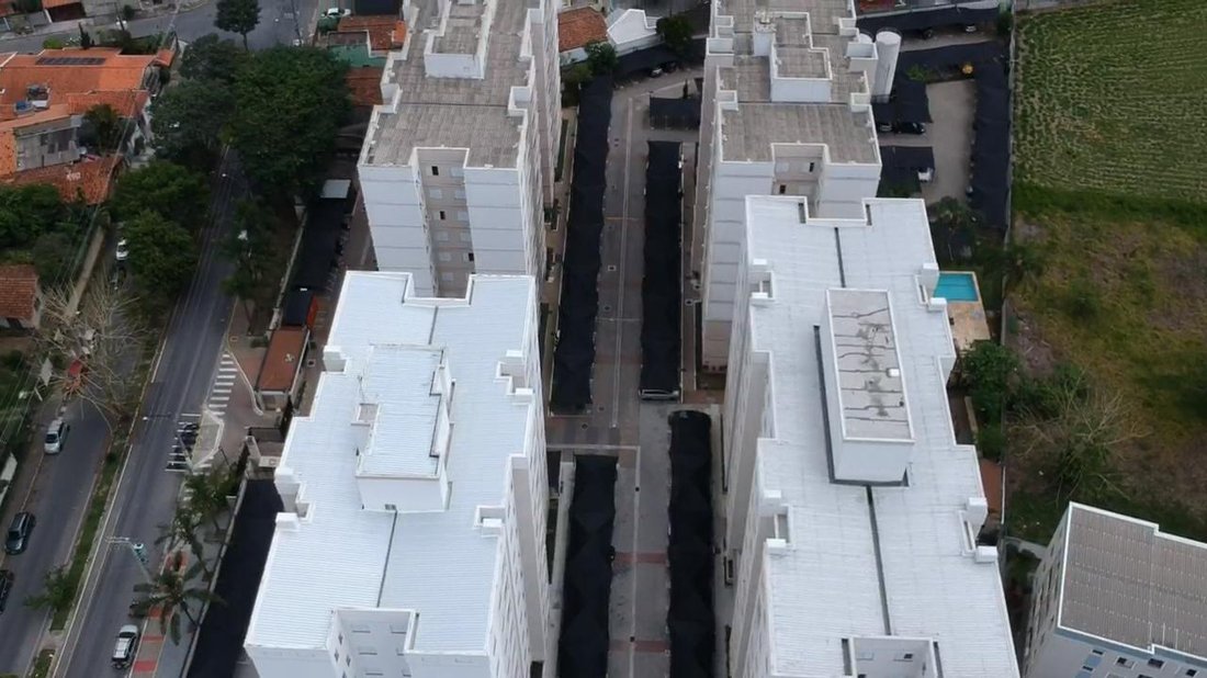 Vista aérea cobertura tela HDPE condomínio — FBM Dourado